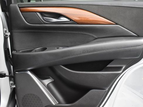 Used 2016 Cadillac Escalade Luxury image 30