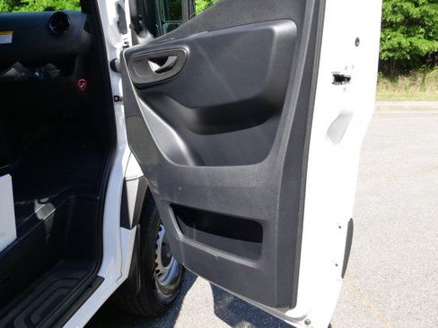 Used 2025 Mercedes-Benz Sprinter 2500 image 31