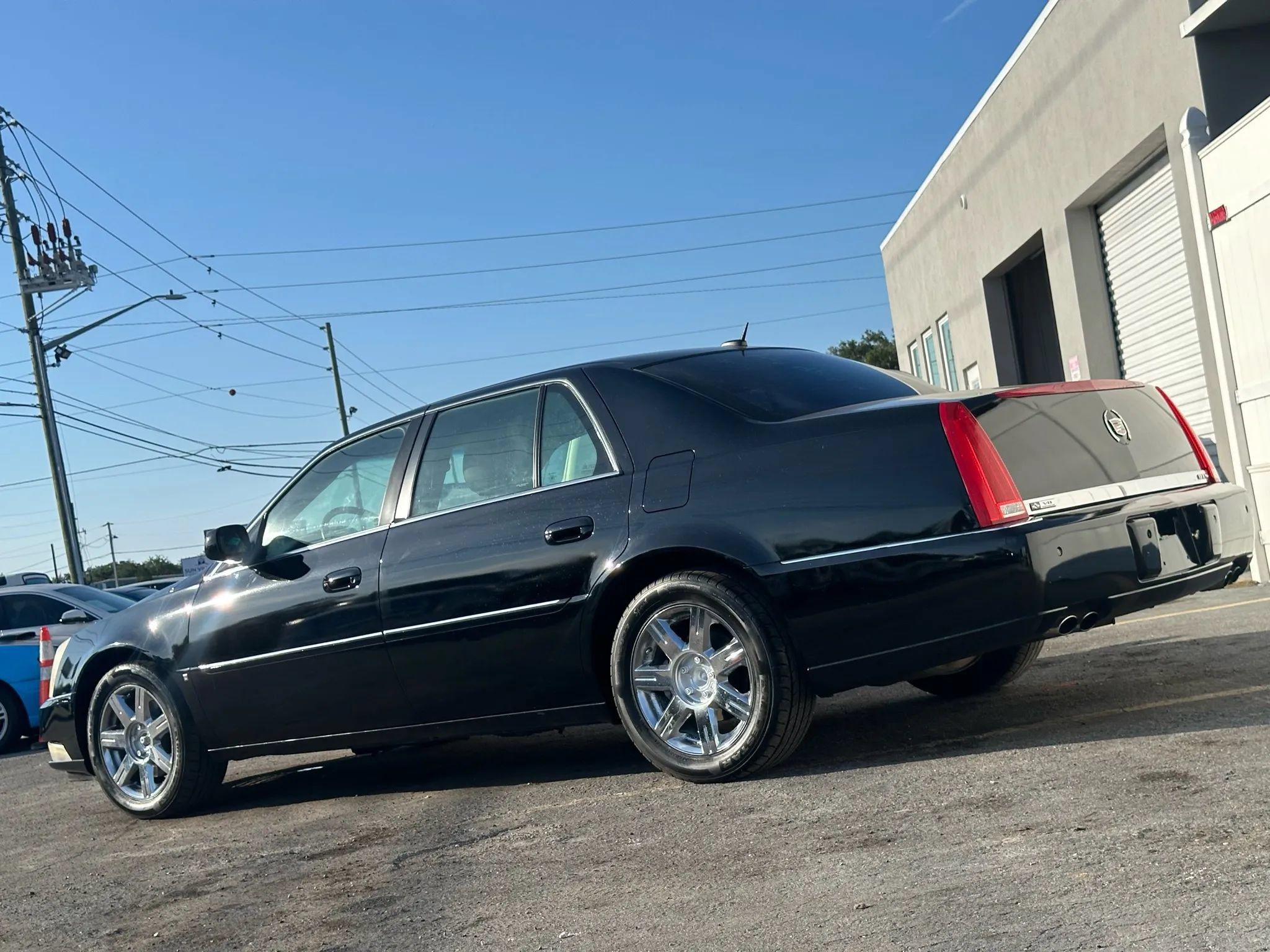 Used 2007 Cadillac DTS Luxury I w/ Sun And Sound Package FWD image 4