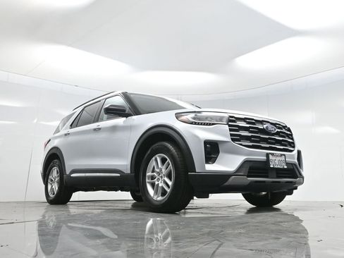 Used 2025 Ford Explorer Active w/ Active Comfort Package RWD image 64