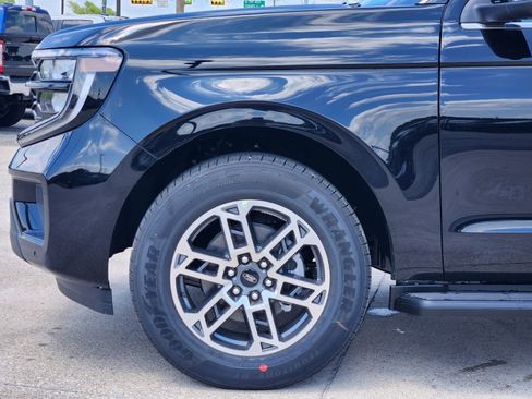 New 2026 Ford Expedition Active RWD image 9