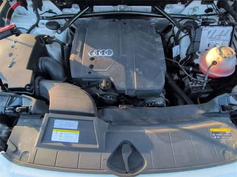 Used 2021 Audi Q5 Premium image 15