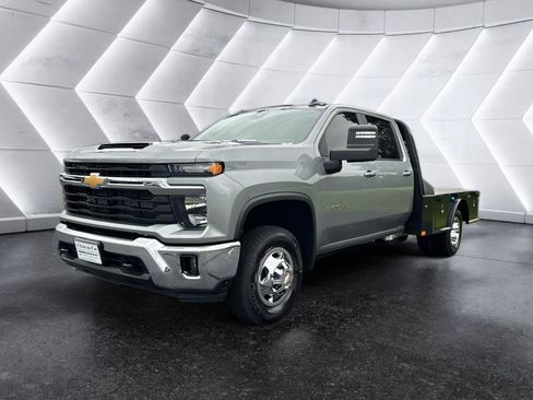 Used 2025 Chevrolet Silverado 3500 LT w/ Convenience Package AWD/4WD image 3