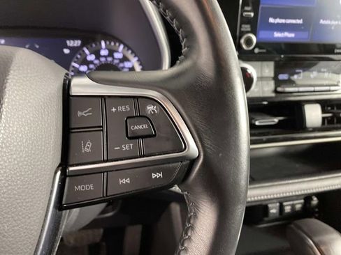 Used 2021 Toyota Highlander XLE image 16