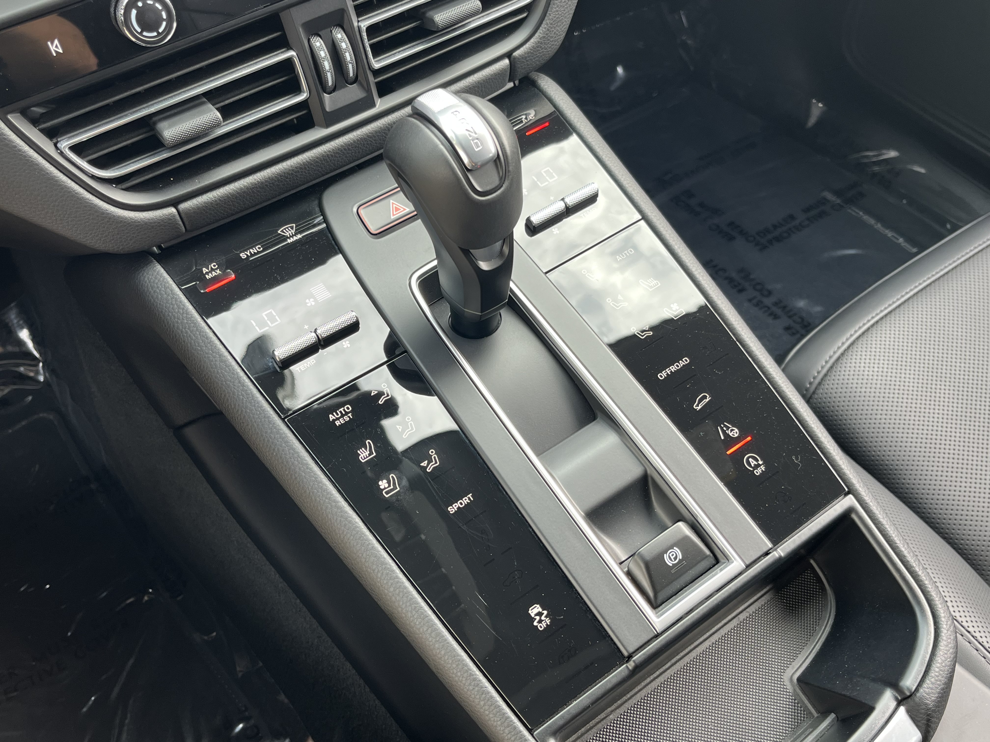 Used 2025 Porsche Macan AWD/4WD image 25