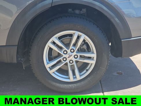 Used 2022 Ford Explorer XLT w/ Equipment Group 202A AWD/4WD image 30
