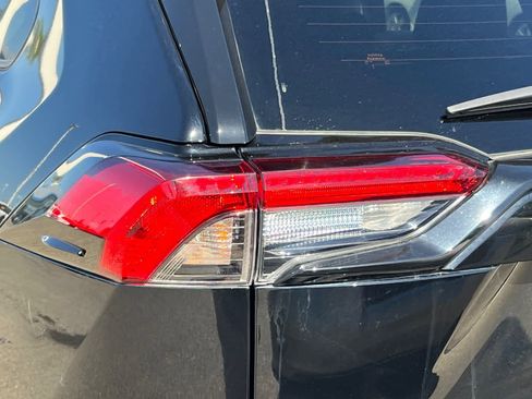 Used 2022 Toyota RAV4 LE AWD/4WD image 20