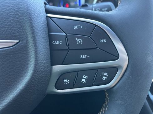 Used 2023 Chrysler Pacifica Pinnacle image 23