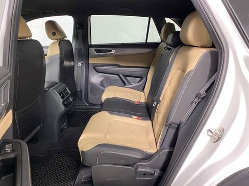 Used 2024 Volkswagen Atlas Cross Sport SE image 27