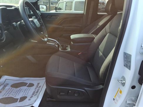 Used 2024 Chevrolet Colorado Trail Boss w/ Technology Package image 13