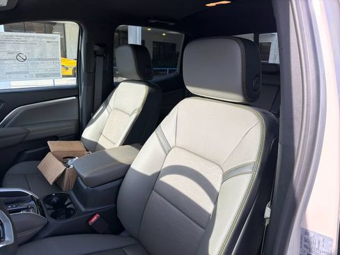 New 2026 Chevrolet Colorado ZR2 w/ Technology Package AWD/4WD image 19