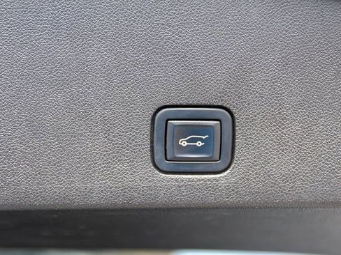 Used 2023 Cadillac XT6 Premium Luxury w/ Technology Package image 9