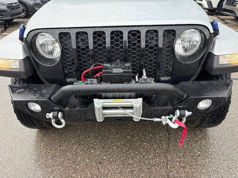 Used 2022 Jeep Gladiator Sport AWD/4WD image 6