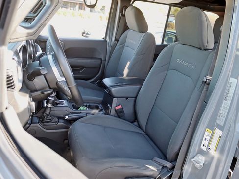 Used 2019 Jeep Wrangler Unlimited Sahara AWD/4WD image 28