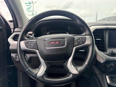 Used 2023 GMC Acadia SLT FWD image 3