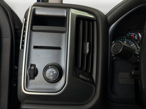 Used 2018 Chevrolet Silverado 1500 LT w/ LT Eassist Package RWD image 17