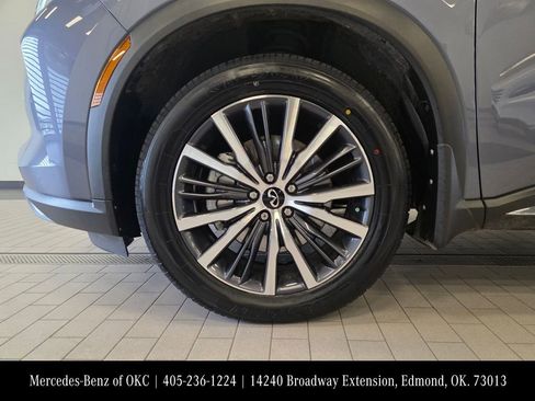 Used 2024 INFINITI QX60 Sensory w/ Vision Package image 7