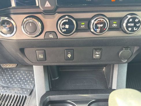 Used 2016 Toyota Tacoma TRD Sport w/ Towing Package AWD/4WD image 27