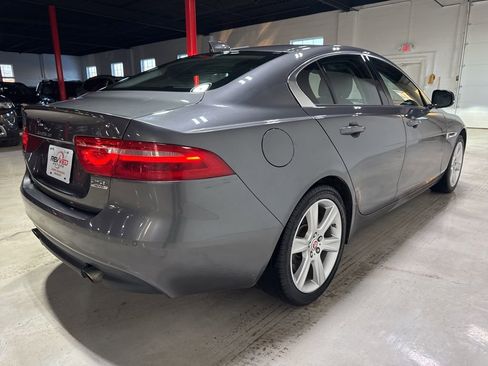 Used 2018 Jaguar XE Premium image 7