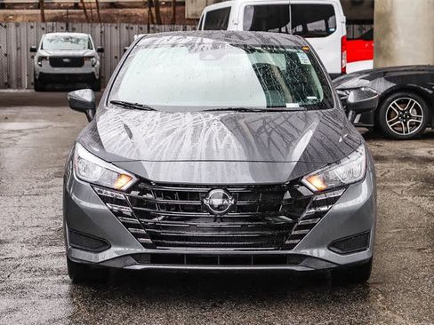 Used 2023 Nissan Versa SV image 2