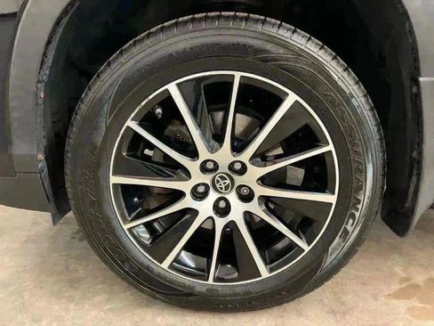 Used 2018 Toyota Highlander SE image 39