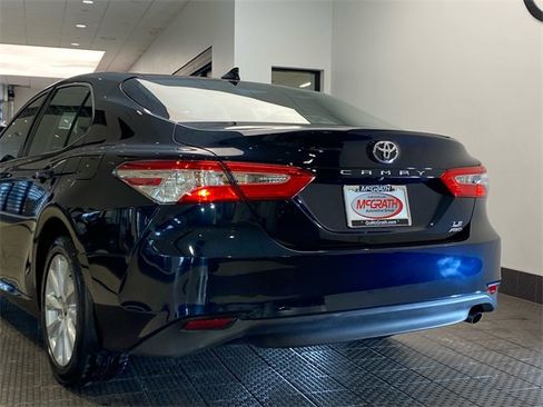 Used 2020 Toyota Camry LE image 5