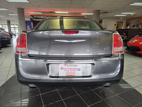 Used 2013 Chrysler 300 AWD w/ Driver Convenience Group image 5