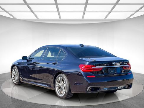 Used 2019 BMW 750i w/ Executive Package RWD image 2
