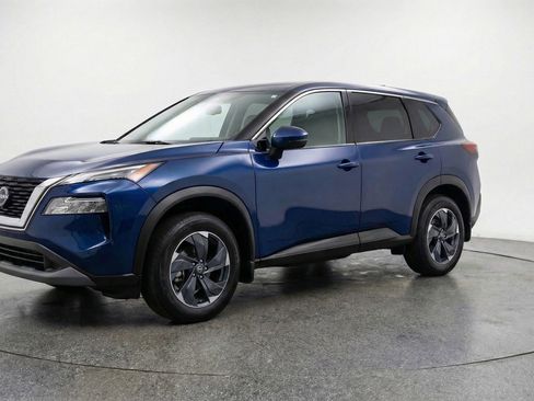 Used 2025 Nissan Rogue SV AWD/4WD image 3