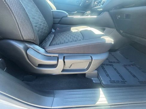 Used 2025 Nissan Pathfinder SV image 21