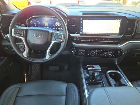 Used 2026 Chevrolet Silverado 1500 LT Trail Boss w/ Convenience Package II AWD/4WD image 14