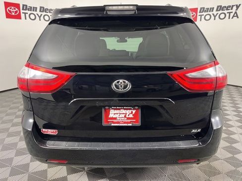 Used 2020 Toyota Sienna XLE image 24