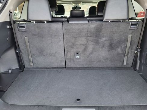 Used 2025 Toyota Highlander XLE image 27