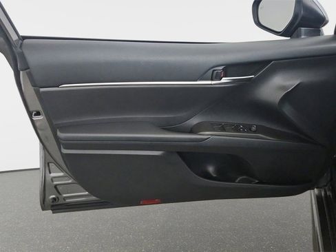 Used 2022 Toyota Camry SE image 25
