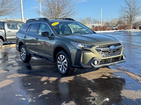 Certified 2025 Subaru Outback Premium w/ Popular Package #1A image 3