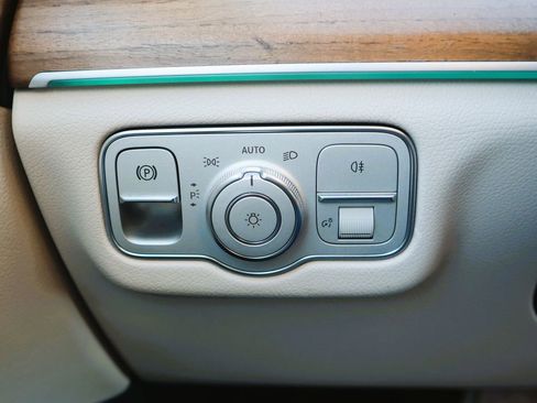 Certified 2022 Mercedes-Benz GLE 350 4MATIC w/ Premium Package image 23