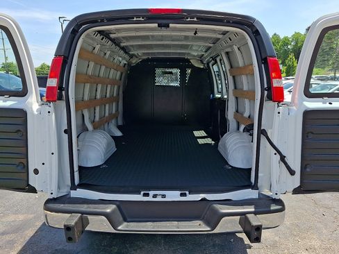 Used 2024 GMC Savana 2500 w/ Driver Convenience Package RWD image 28