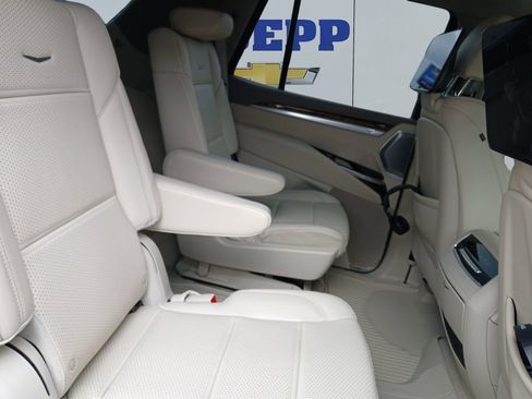 Used 2025 Cadillac Escalade Sport Platinum w/ LPO, Floor Liner Package AWD/4WD image 18