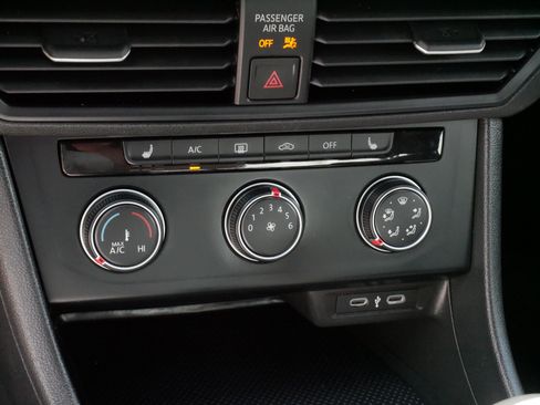 Certified 2024 Volkswagen Jetta Sport FWD image 23