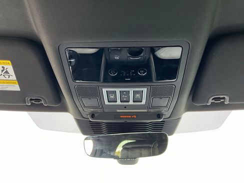 Used 2022 Land Rover Discovery S R-Dynamic image 17