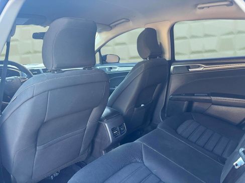 Used 2018 Ford Fusion SE FWD image 17