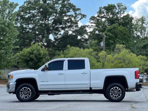Used 2018 GMC Sierra 2500 SLT w/ Duramax Plus Package AWD/4WD image 8