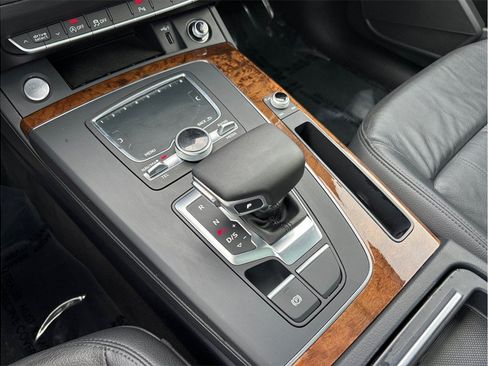Used 2018 Audi Q5 2.0T Premium Plus w/ Premium Plus Package AWD/4WD image 38
