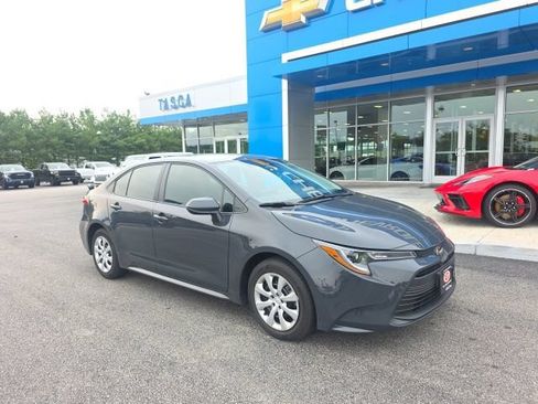 Used 2026 Toyota Corolla LE FWD image 1