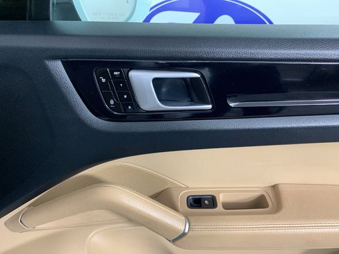 Used 2019 Porsche Cayenne image 42