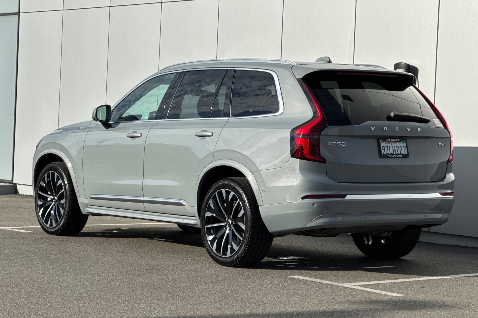 Used 2026 Volvo XC90 B6 Ultra w/ Protection Package AWD/4WD image 3