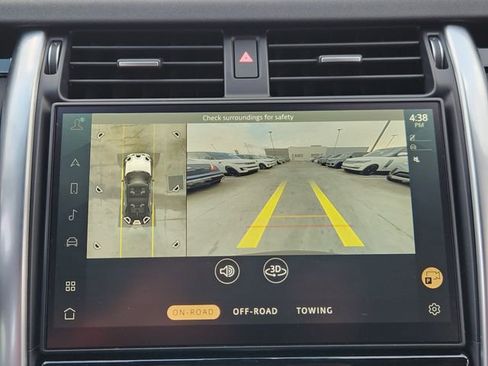 Used 2025 Land Rover Discovery S image 17