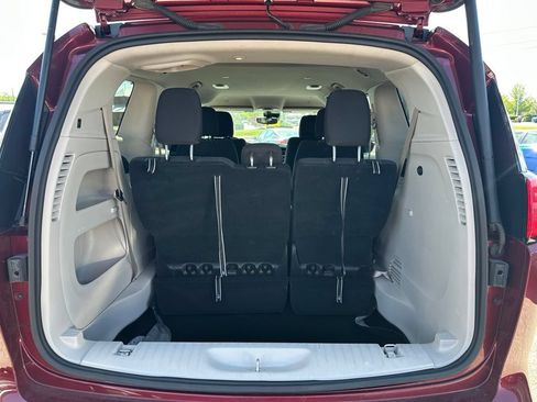 Used 2023 Chrysler Voyager LX FWD image 16