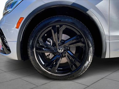 Certified 2023 Volkswagen Tiguan SE R-Line image 10