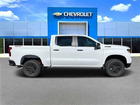 New 2026 Chevrolet Silverado 1500 Custom Trail Boss w/ LPO, Dark Essentials Package image 2